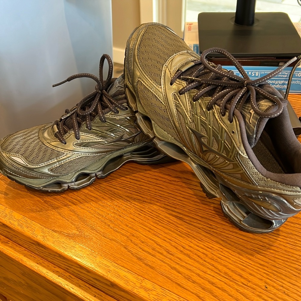 Men’s Mizuno Wave Running Shoes Size 8.5